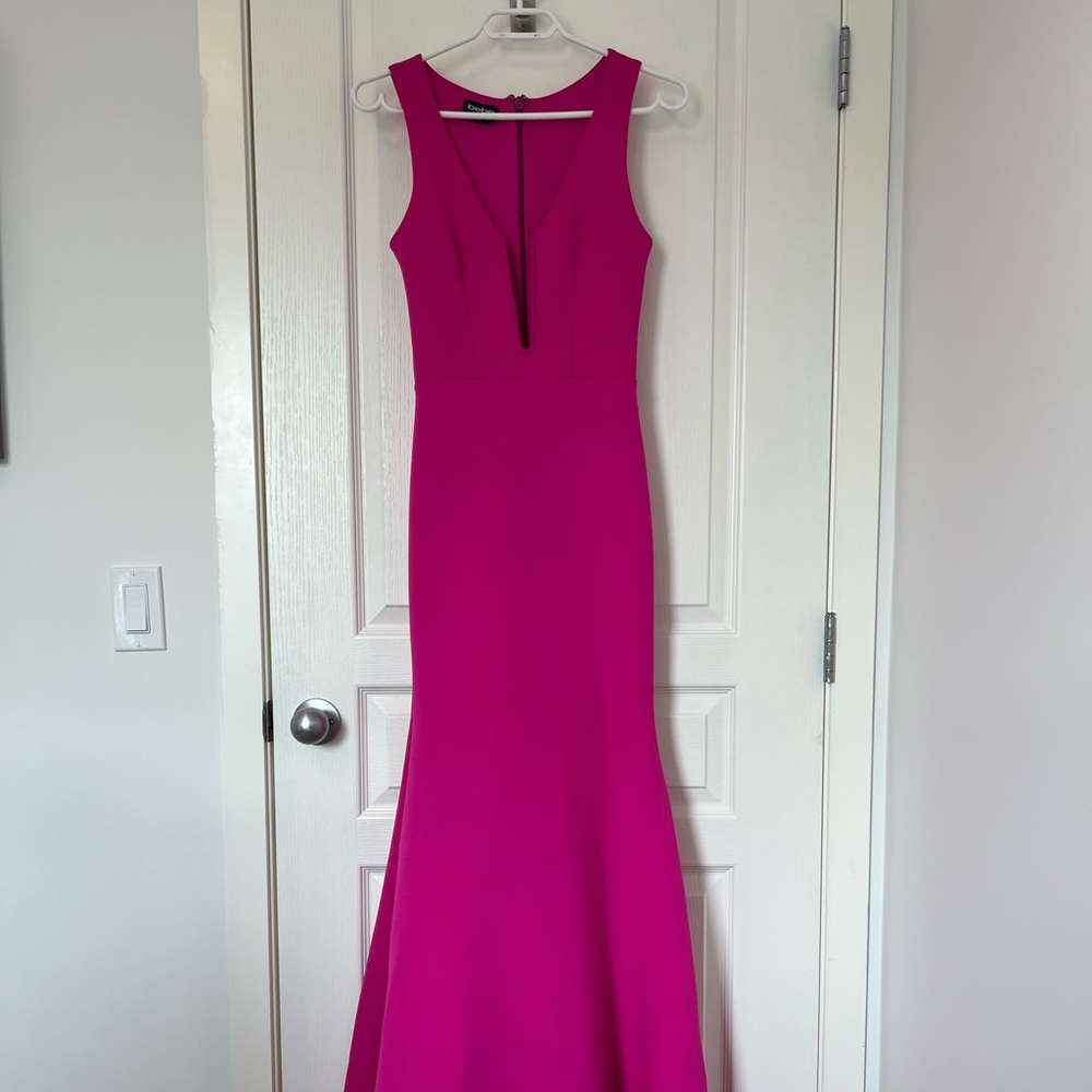 Bebe evening dress, plunging neckline, long with tail, back zipper